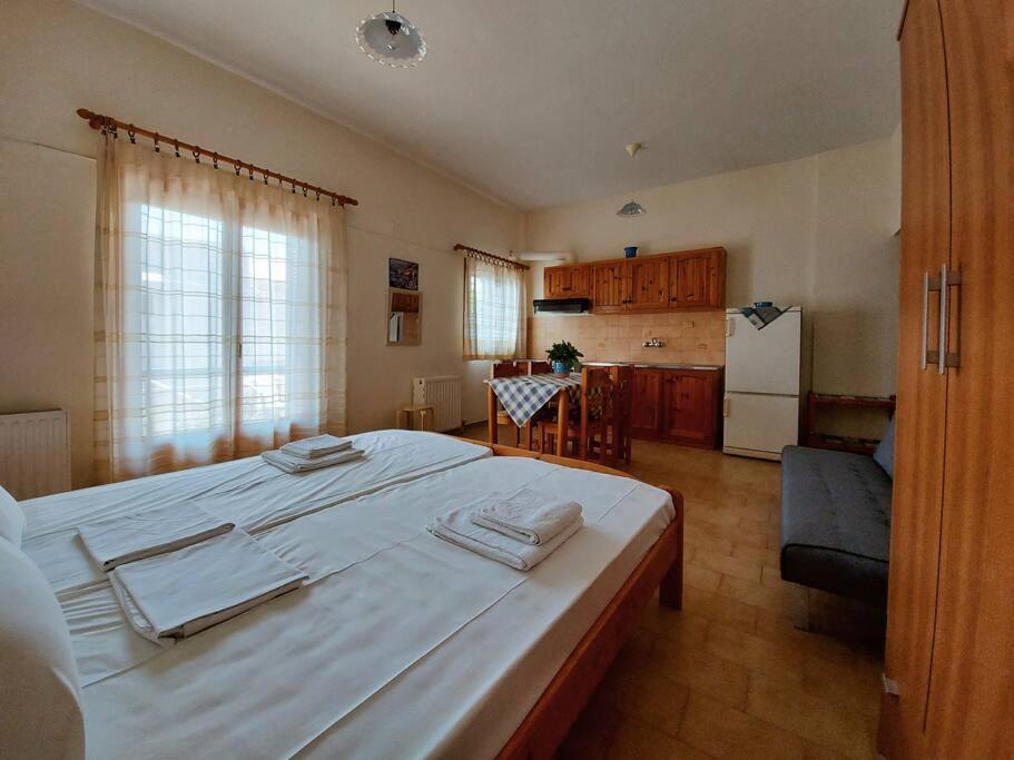 Selfcatering -Studio Helen No 7 Xiropigado Buitenkant foto